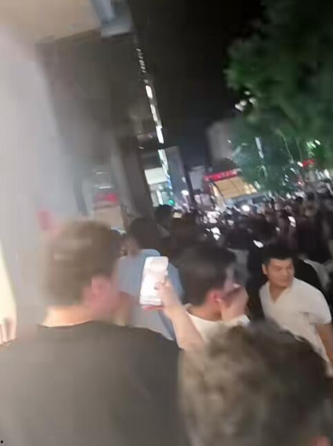 吃瓜爆料抓小三完整,吃瓜群众助力，小三现形记