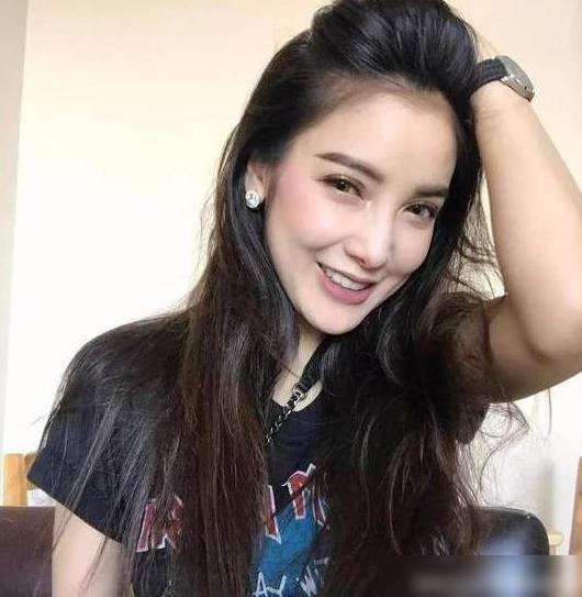 明星网红抱女生视频