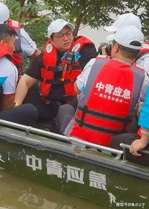 明星网红为救援让路,让路传递爱心力量