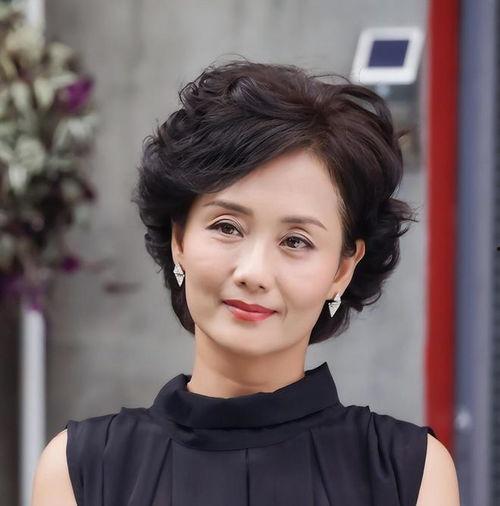 50岁年轻明星网红,50岁年轻明星网红的璀璨人生