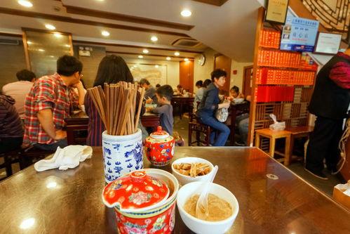 南坪明星网红面馆,一勺热汤，唤醒味蕾的重庆味道传奇