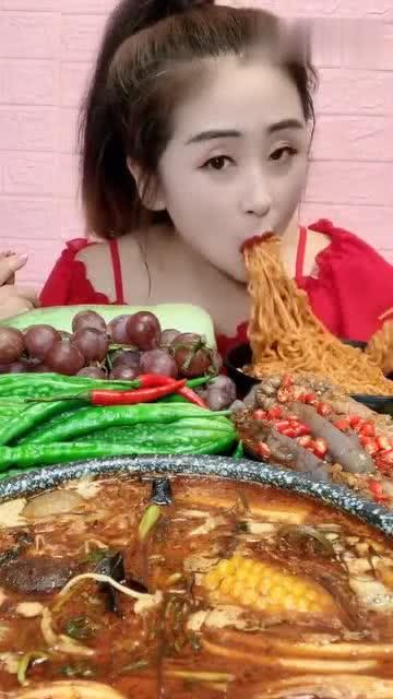 明星网红吃火鸡面,辣度与话题度齐飞