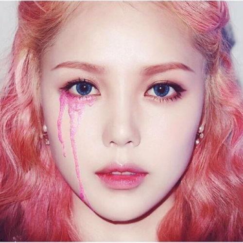 明星网红美瞳直播,明星同款美瞳背后的时尚潮流