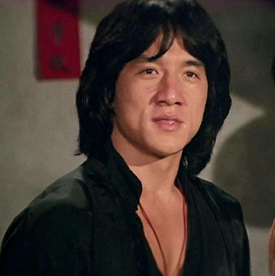 成龙吃瓜爆料是真的吗,成龙吃瓜爆料真相揭秘