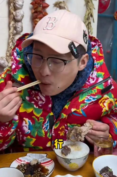 明星网红吃梨视频,明星网红演绎时尚吃梨新风尚