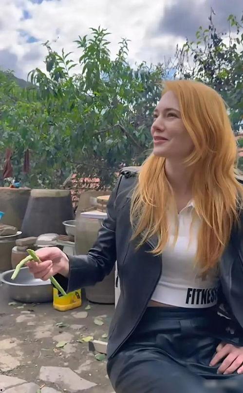 明星网红吃梨视频,明星网红演绎时尚吃梨新风尚